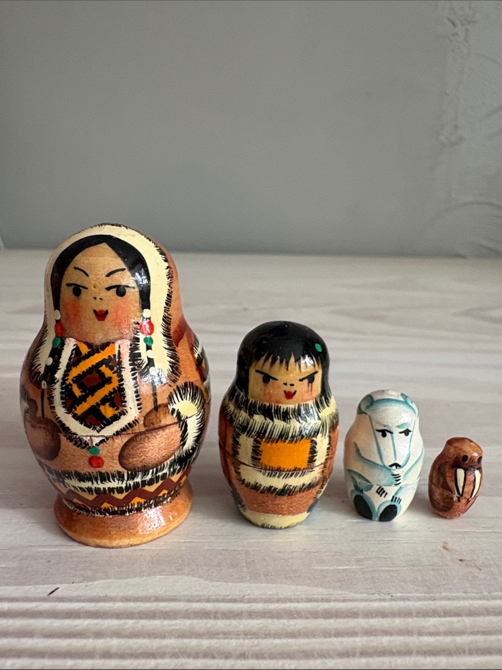 Small VTG Eskimo Inuit Nesting
Dolls (4-pc) Mother Daughter Polar Bear
& Walrus